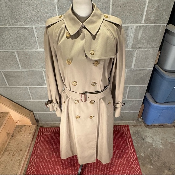 Burberry trench coat. - Picture 3 of 14
